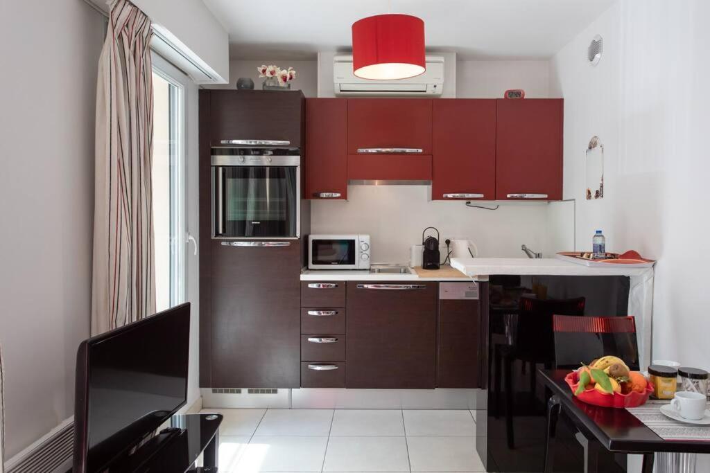 Apartment L18 Parking Terrace Ac 10mins Walk To Beaches