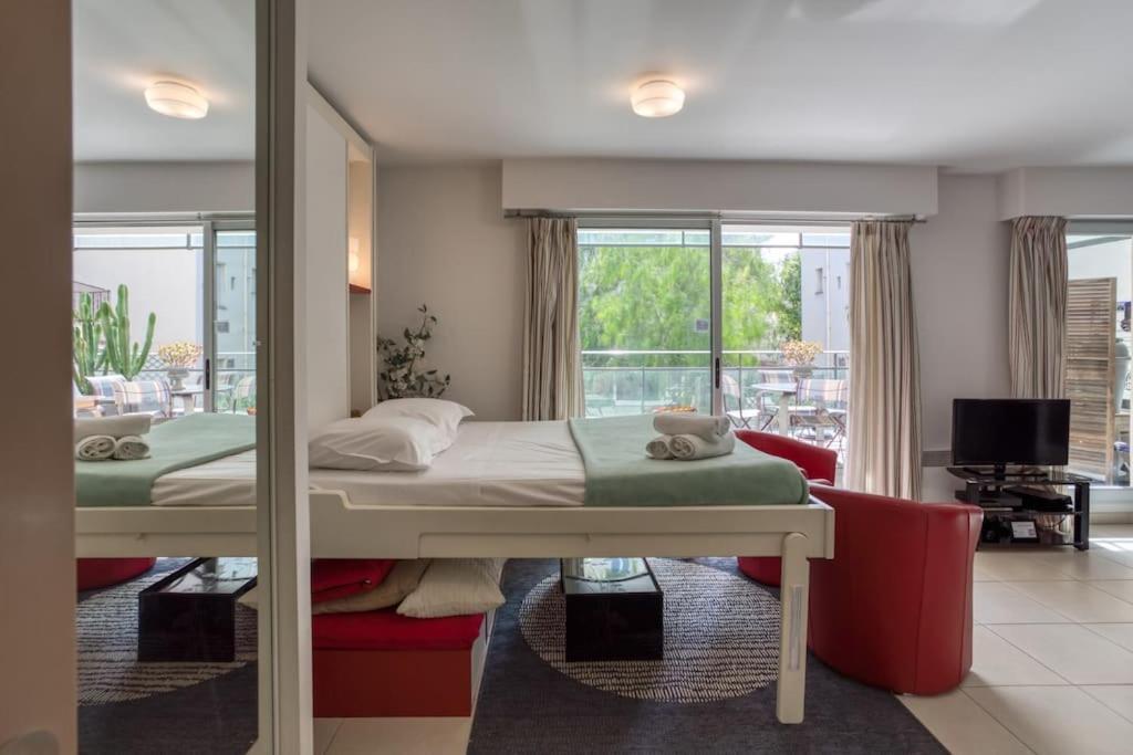 L18 Parking Terrace Ac 10mins Walk To Beaches *